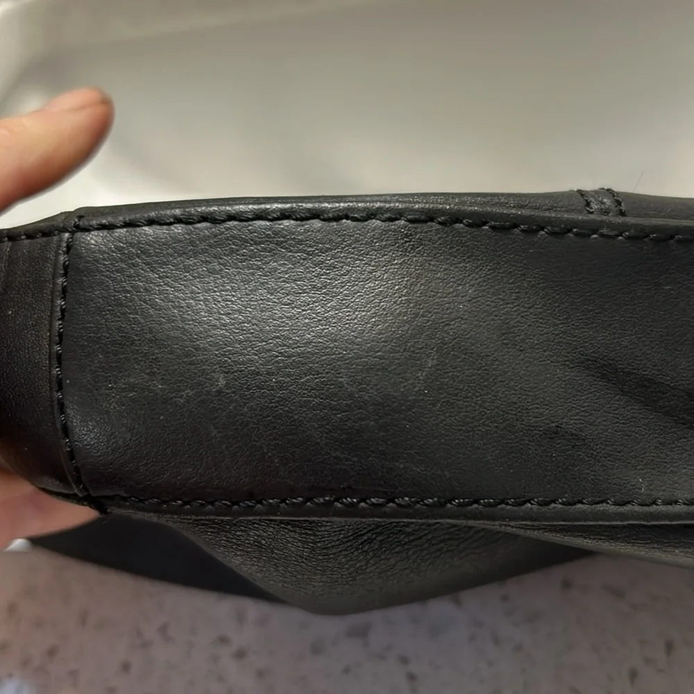 Classic Black Leather Hobo Shoulder Bag - Unbranded